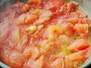 番茄三文魚頭湯的做法圖解4