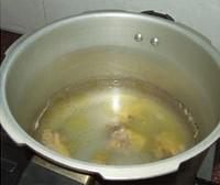 苦瓜薄殼雞湯的做法圖解2