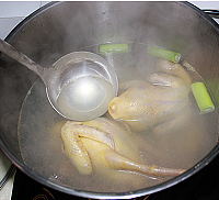 棗杞乳鴿湯的做法圖解2