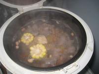 胡蘿卜玉米排骨湯的做法圖解4