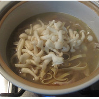 鴨掌菌菇千張湯的做法圖解6