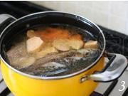 鯽魚胡蘿卜紅薯湯的做法圖解3
