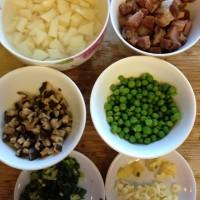土豆青豆香菇臘肉燜飯的做法圖解4