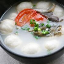 蘑菇番茄魚丸湯的做法