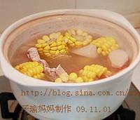 板栗玉米骨頭湯的做法圖解4
