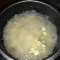 冰糖銀耳蓮子湯的做法