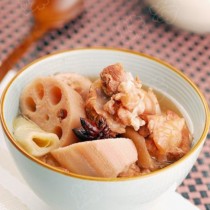 蹄髈蓮藕湯的做法
