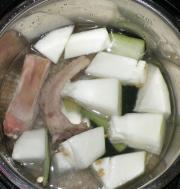 薏米冬瓜排骨湯的做法圖解2