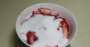 草莓冰淇淋的做法圖解2
