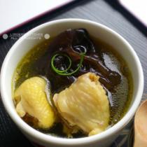 黑木耳燉雞湯的做法