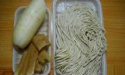 臘皮蘿卜燜麵的做法圖解1