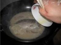 鯽魚蛋花湯的做法圖解7