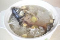 銀耳蓮子鯽魚湯的做法圖解5