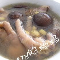香菇黃豆鳳爪湯的做法