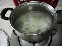 銀魚皮蛋湯的做法圖解2