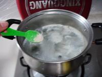 銀魚皮蛋湯的做法圖解3
