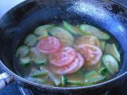 絲瓜番茄豬骨湯的做法圖解6