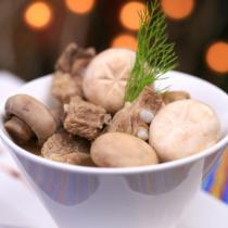 白蘑菇排骨湯的做法
