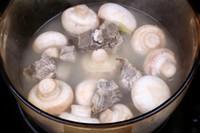 白蘑菇排骨湯的做法圖解6