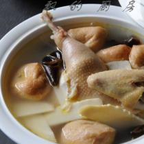 油豆腐木耳筍雞湯的做法