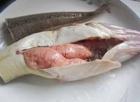 蒜苔燜狗腿魚的做法圖解2