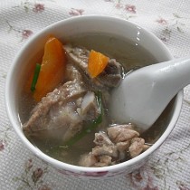 胡蘿卜小排湯的做法