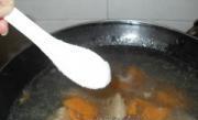 胡蘿卜小排湯的做法圖解6