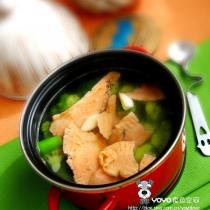 三文魚西藍花蒜籽湯的做法