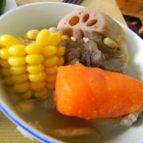 豬脊骨玉米蓮藕湯的做法