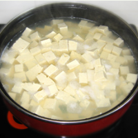 家常豆腐大蝦湯的做法圖解1