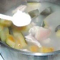西瓜皮生熟薏米豬踭湯的做法圖解4