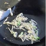蘿卜絲蝦皮疙瘩湯的做法圖解3