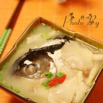 海鮮菇魚頭湯的做法