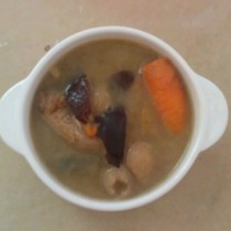 紅棗桂圓雞骨湯的做法