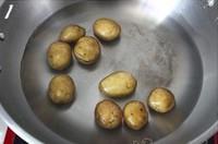 椒鹽小土豆的做法圖解1