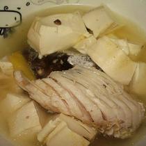 魚頭魚骨豆腐湯的做法