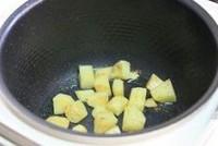 土豆燜排骨的做法圖解2