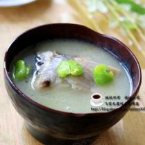 沙鍋鯽魚蠶豆湯的做法