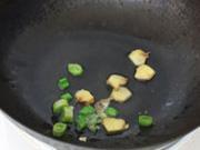 沙鍋鯽魚蠶豆湯的做法圖解2