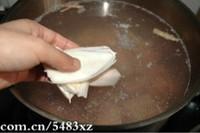 墨魚排骨湯的做法圖解6