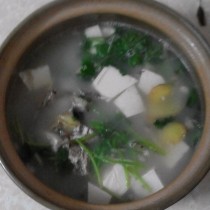 芫茜魚頭豆腐湯的做法