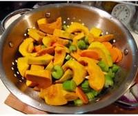南瓜蔬果濃湯的做法圖解1