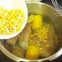 清香黃豆豬手湯的做法圖解3