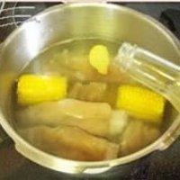 清香黃豆豬手湯的做法圖解4