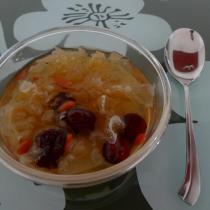 銀耳紅棗枸杞養顏湯的做法