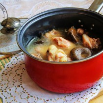小雞野菇湯的做法