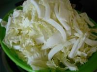 白菜燉凍豆腐的做法圖解1