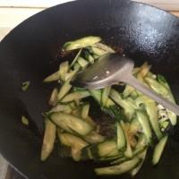 螺旋藻黃瓜疙瘩湯的做法圖解4