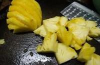 酸甜菠蘿排骨的做法圖解1