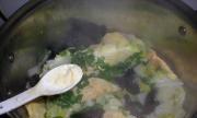 白菜蛋餃湯的做法圖解10